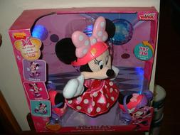 Disney JR Super Roller Skating Minnie Mouse Doll SINGS,Skate